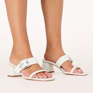 New with tags Billini Dinah midi heel in white